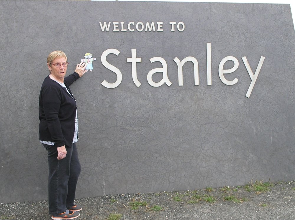 flat-Stanley-at-the-welcoming-sign-at-Stanley-Tas..thumb.jpg.5a34ecadfcb7c8ec254e1bb296d2059c.jpg
