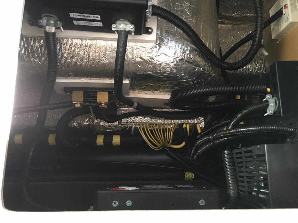 Negitive Bus Bar Far.JPG