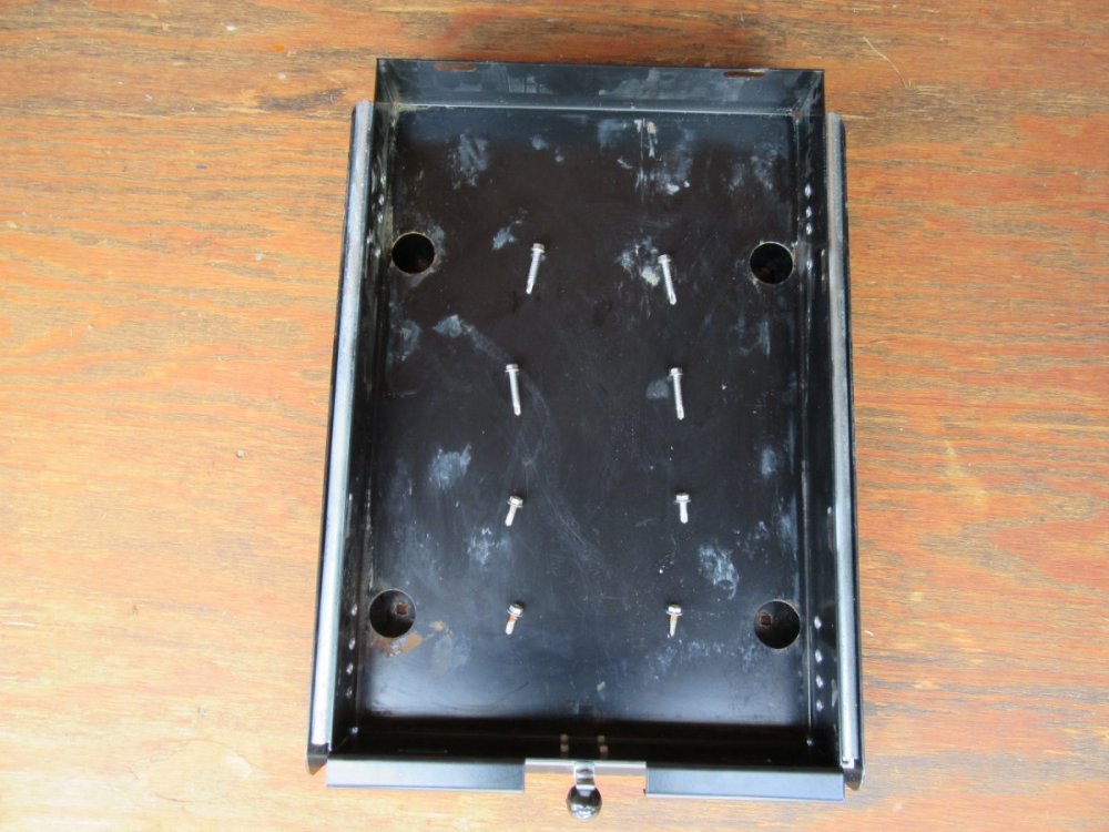 Oliver TT 2015 Battery Tray Original - 015.JPG