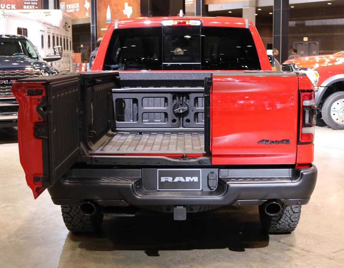 Ram Multifunction tailgate (barn doors). Useful? - General Discussion -  Oliver Owner Forums