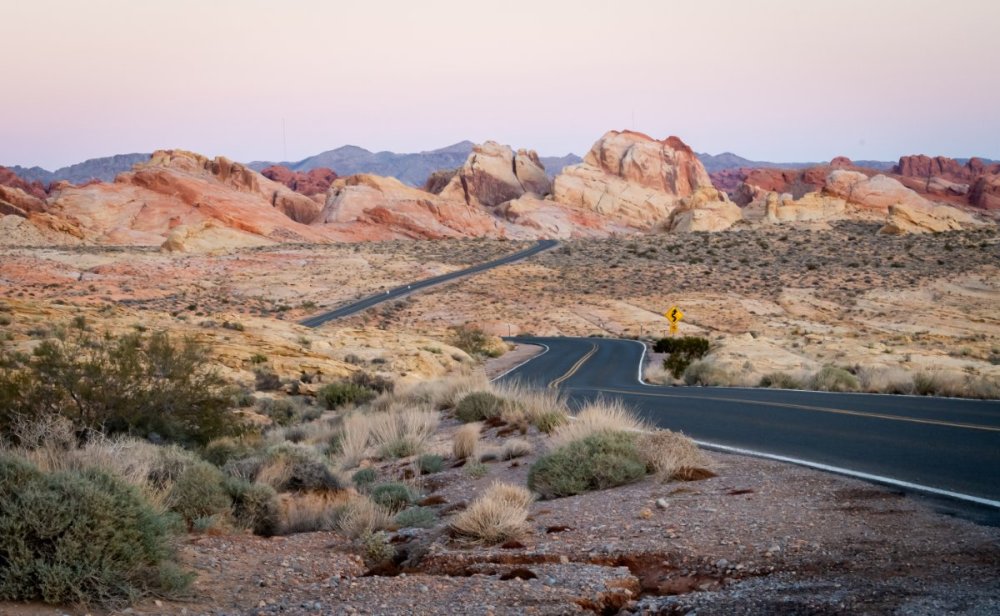 windy road vally of fire.jpg