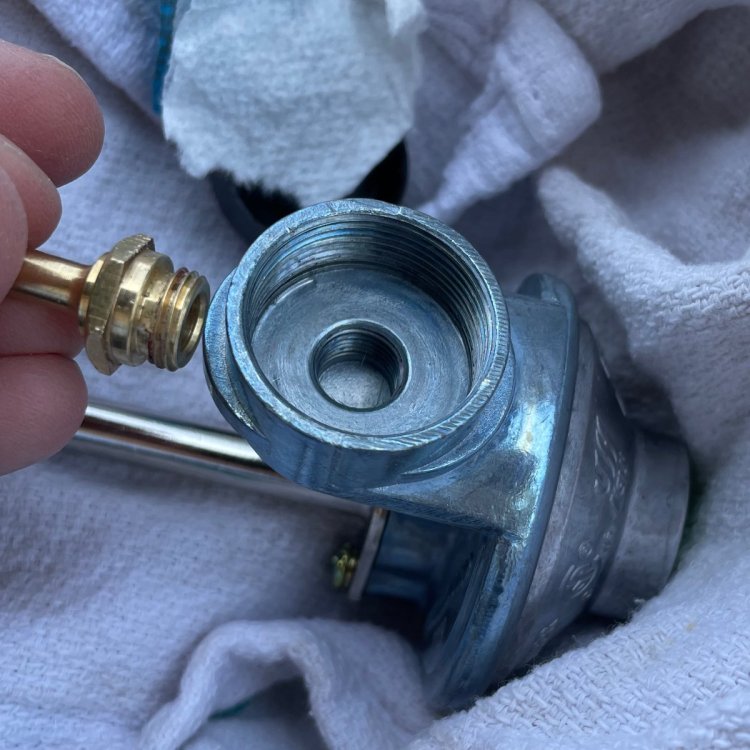 brass tip separate from regulator.jpeg