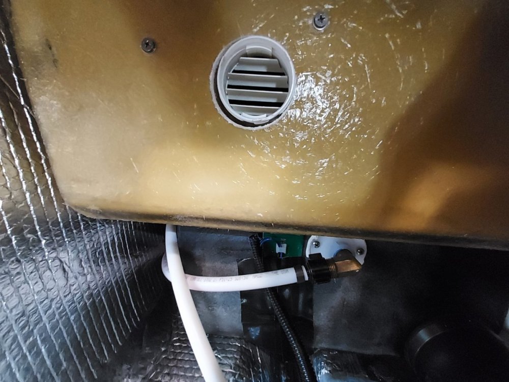 BathroomReturnAirVentFromUnderneathFrontDinetteSeat.thumb.jpg.e06bbc22b93a3b9829699c735663053e.jpg