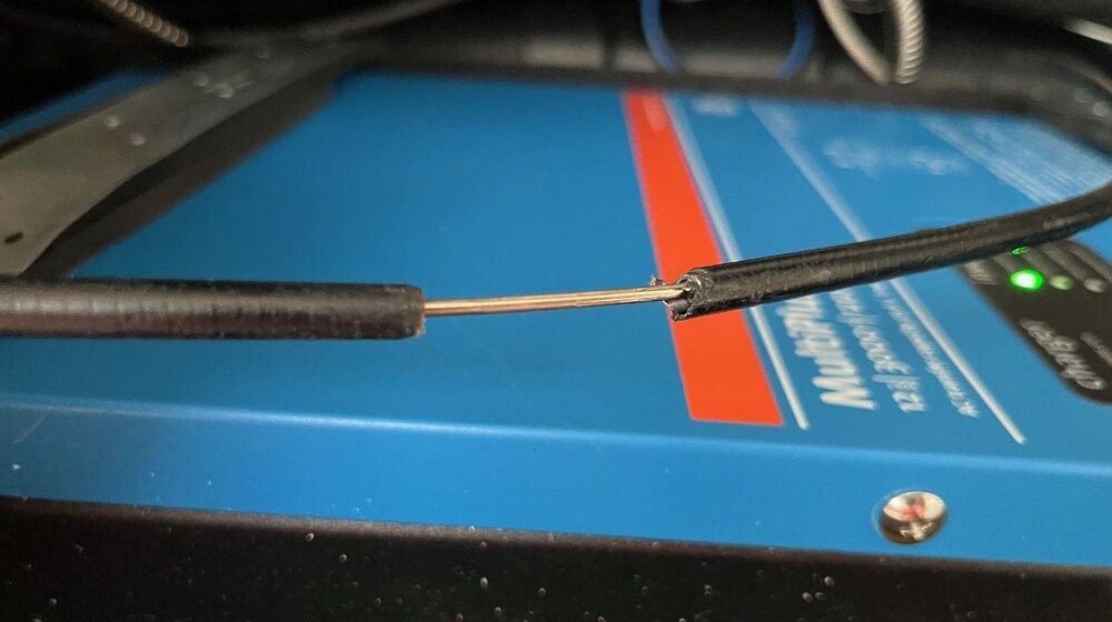 Feed Cable.jpg