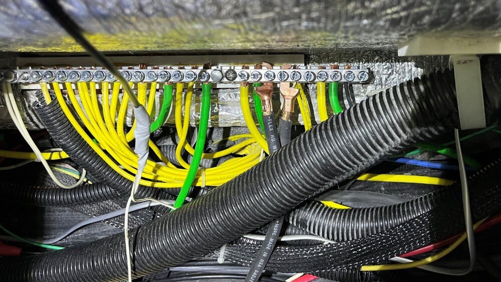 Negative Bus w 4 AWG.jpg