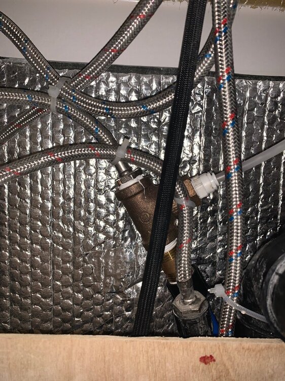 UV Filter one quarter inch PEX T-connection down.JPG