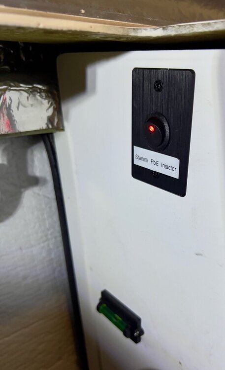 RockerSwitchforPoEInjector(basement).thumb.jpeg.5c51e10b6df8c7b04557423821e2ca87.jpeg