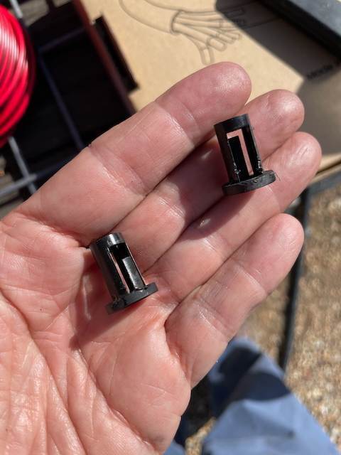 grommetsfromdexteraxlehaveprongs.jpeg.5c38f317f9c4b7f15fbd9bf53a35eb39.jpeg