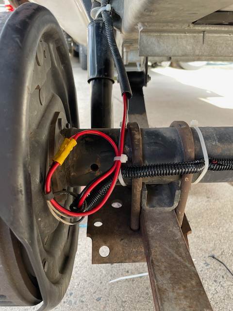 leftfrontaxlenewbrakewires.jpeg.fae42a30b74d824f5790475d463d73e9.jpeg